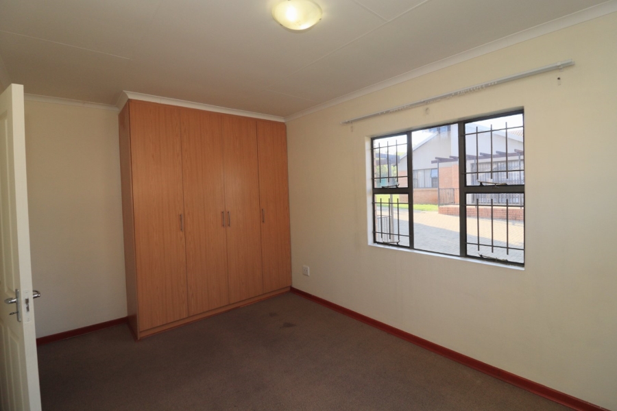 2 Bedroom Property for Sale in Langenhovenpark Free State